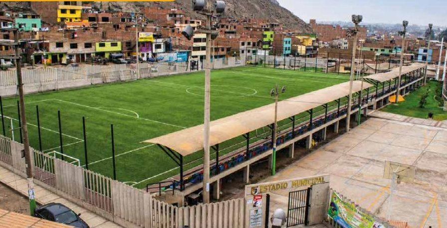 Estadio Manuel Correa con césped sintético y tribunas techadas