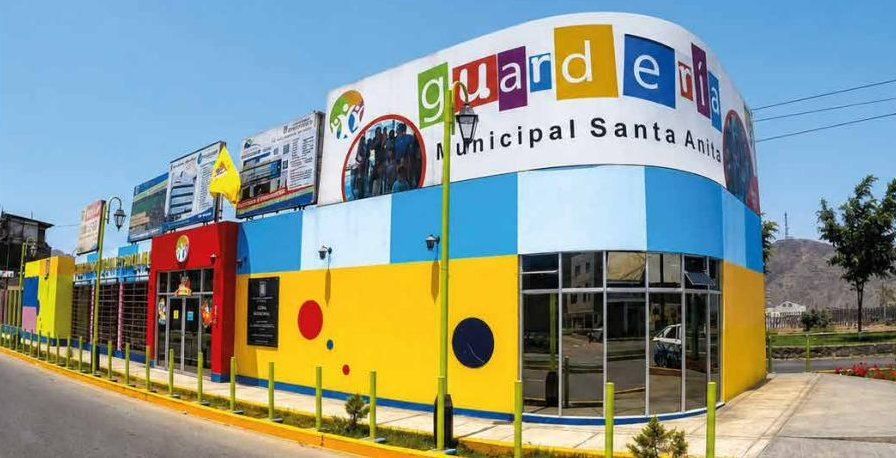 Fachada de colores de la Guardería Municipal de Santa Anita